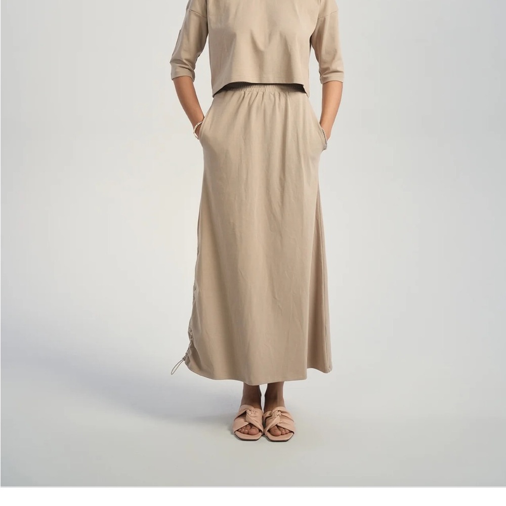 Chic Black Maxi Skirt for Women - Picture 4 of 5